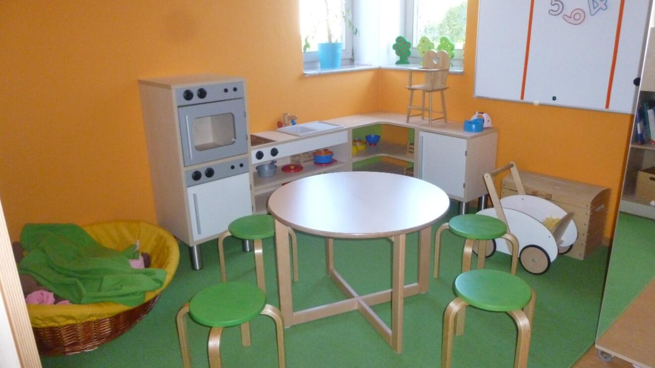 kiga_li_innen_05_puppenecke_orange_gruppe